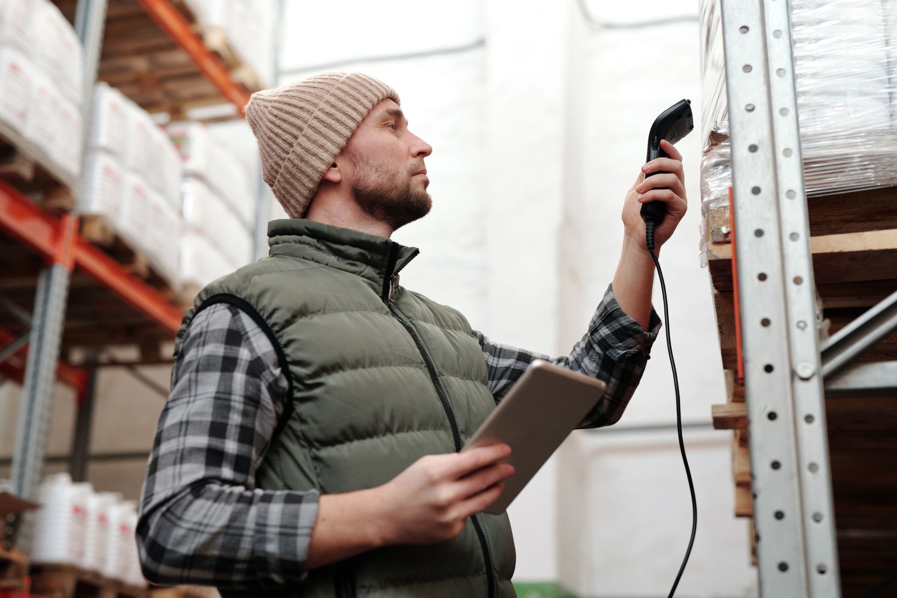 Warehouse professional recording supplier and logistics performance data